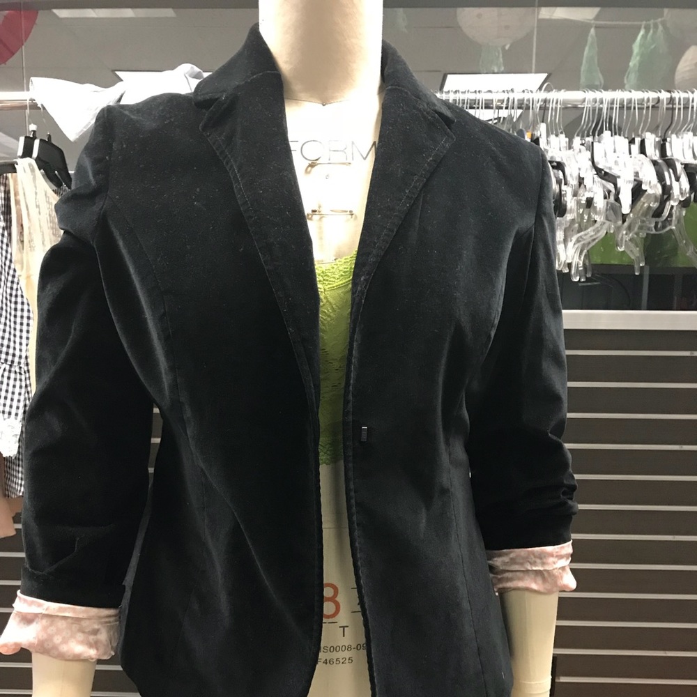 Beautiful GAP velvet blazer with bow back !